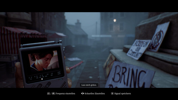 Der alte Mini-TV zeigt merkwürdige Szenen. (Bild: Konami / Screenshot: Golem)